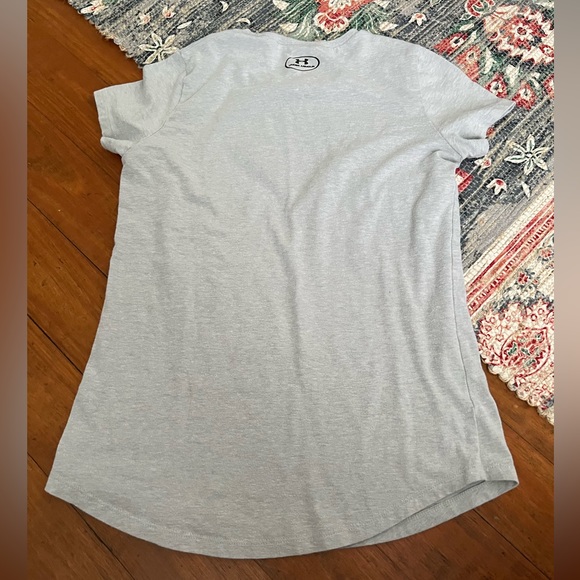Under Armor Gray top tee - Picture 3 of 3